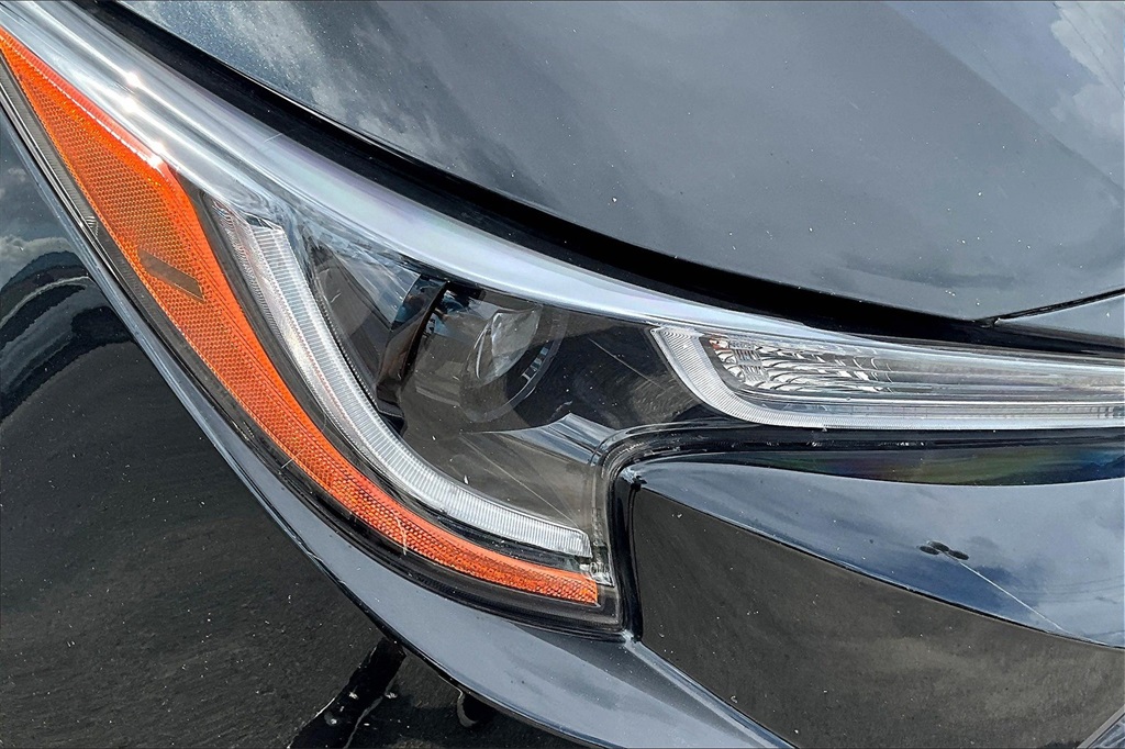 Vehicle image 23 of 27