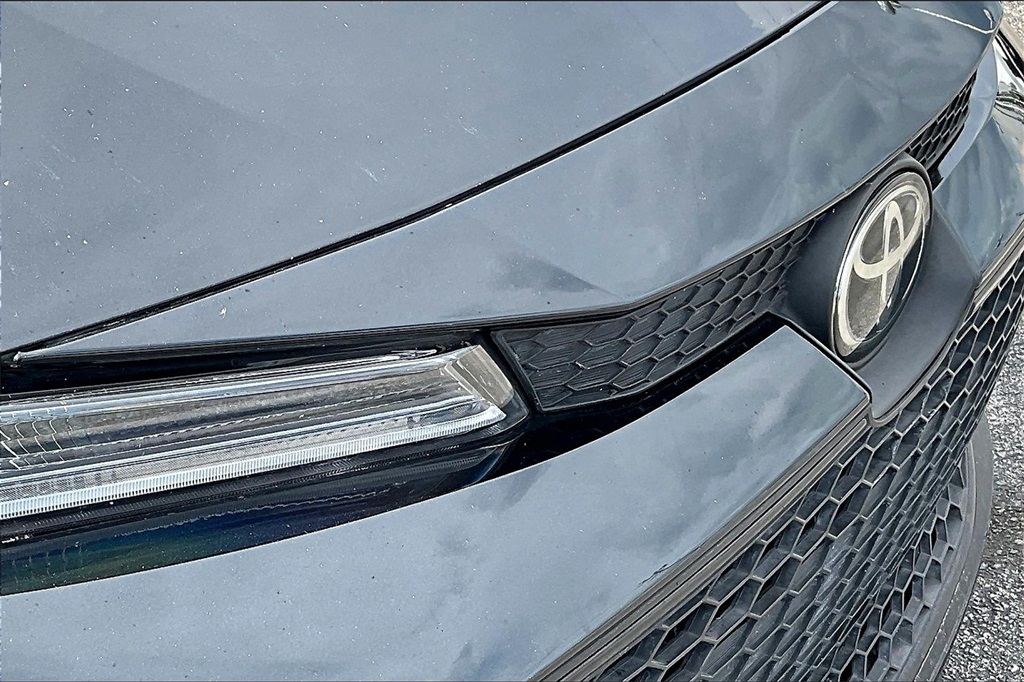 Vehicle image 25 of 27