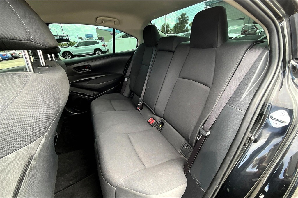 Vehicle image 21 of 27