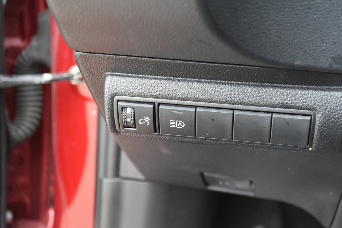 Vehicle image 27 of 36