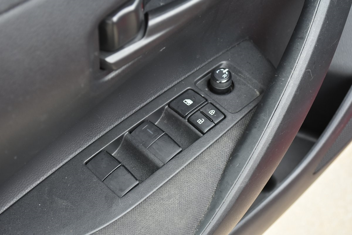 Vehicle image 32 of 36