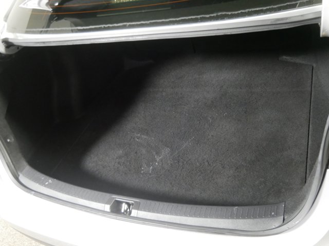 Vehicle image 10 of 33