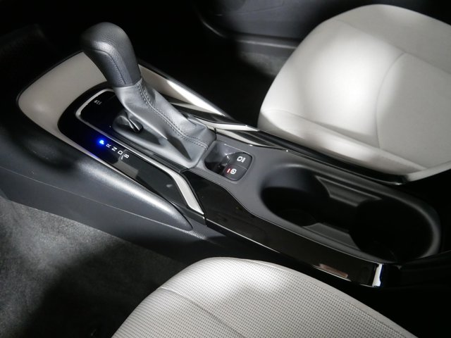 Vehicle image 23 of 33