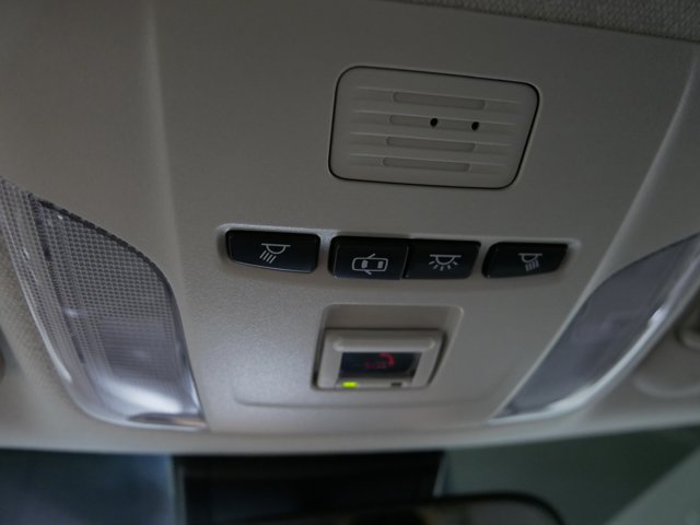Vehicle image 25 of 33