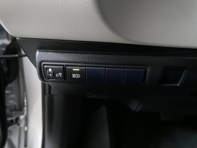 Vehicle image 30 of 33