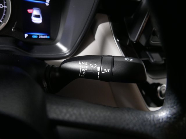 Vehicle image 27 of 33