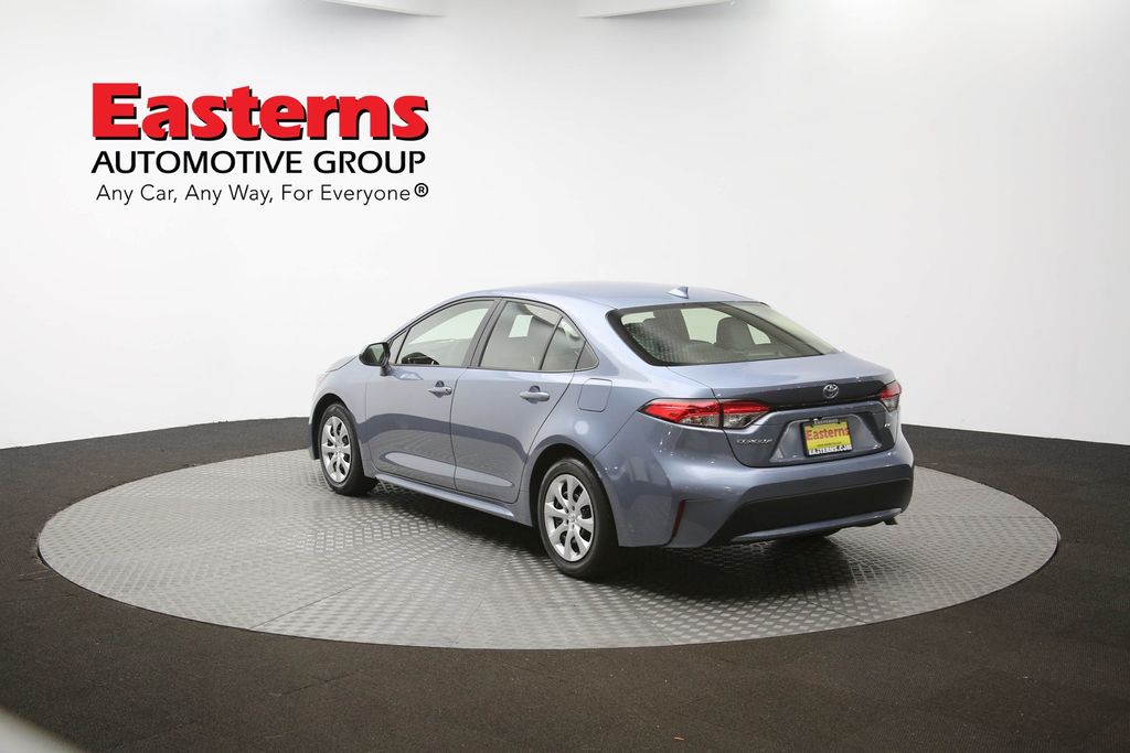 Vehicle image 33 of 60