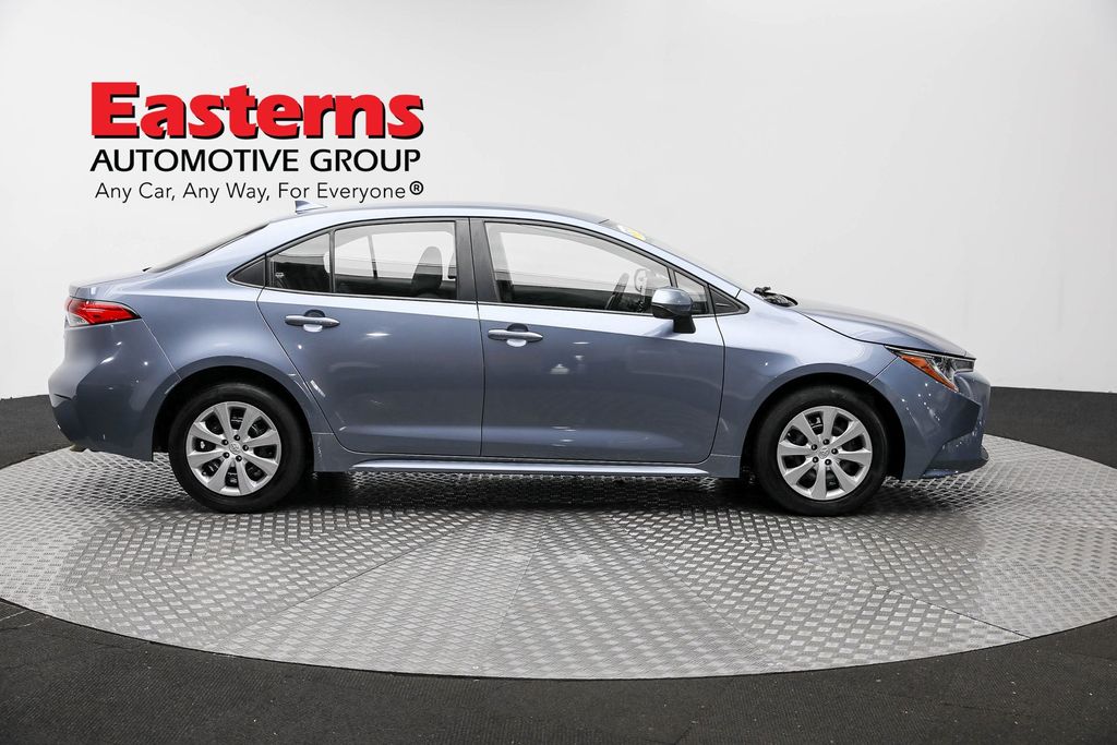 Vehicle image 17 of 60