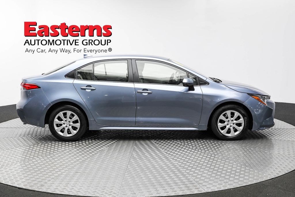 Vehicle image 17 of 60