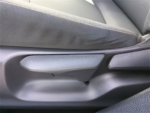 Vehicle image 19 of 33
