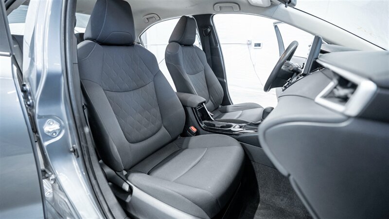 Vehicle image 17 of 29