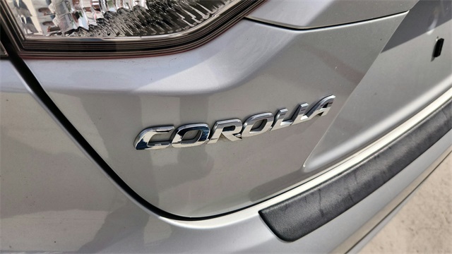 Vehicle image 24 of 34