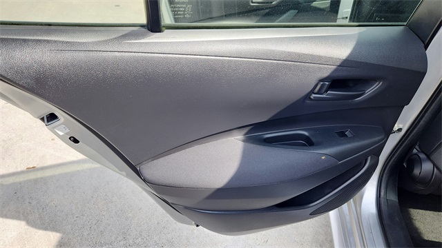 Vehicle image 20 of 34