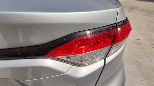 Vehicle image 22 of 34