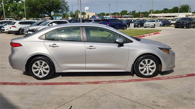 Vehicle image 4 of 34