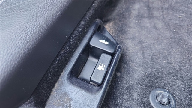 Vehicle image 27 of 34