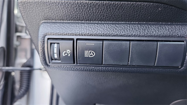 Vehicle image 28 of 34