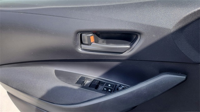 Vehicle image 17 of 34