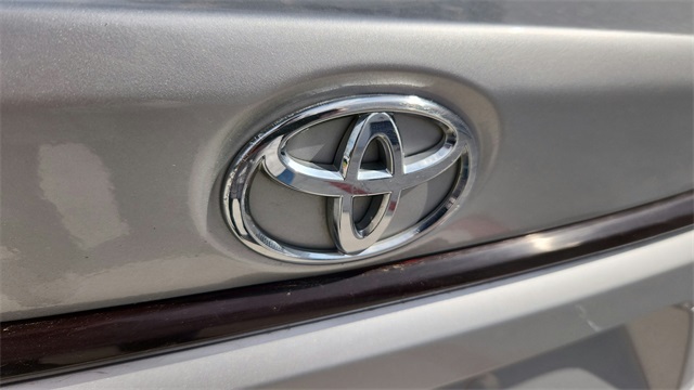 Vehicle image 23 of 34