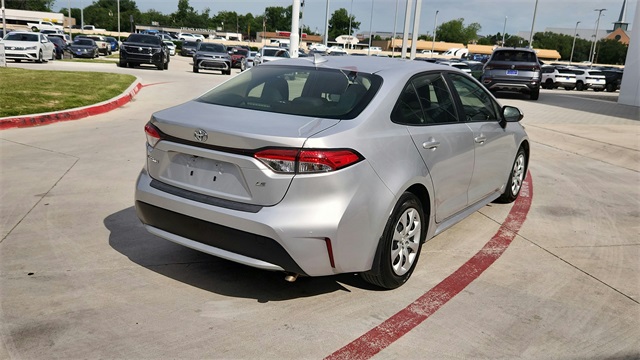 Vehicle image 5 of 34