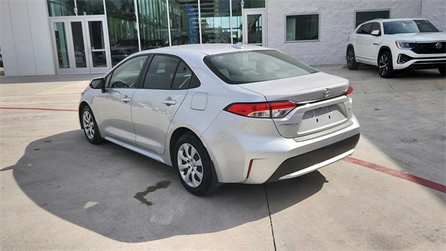 Vehicle image 7 of 34