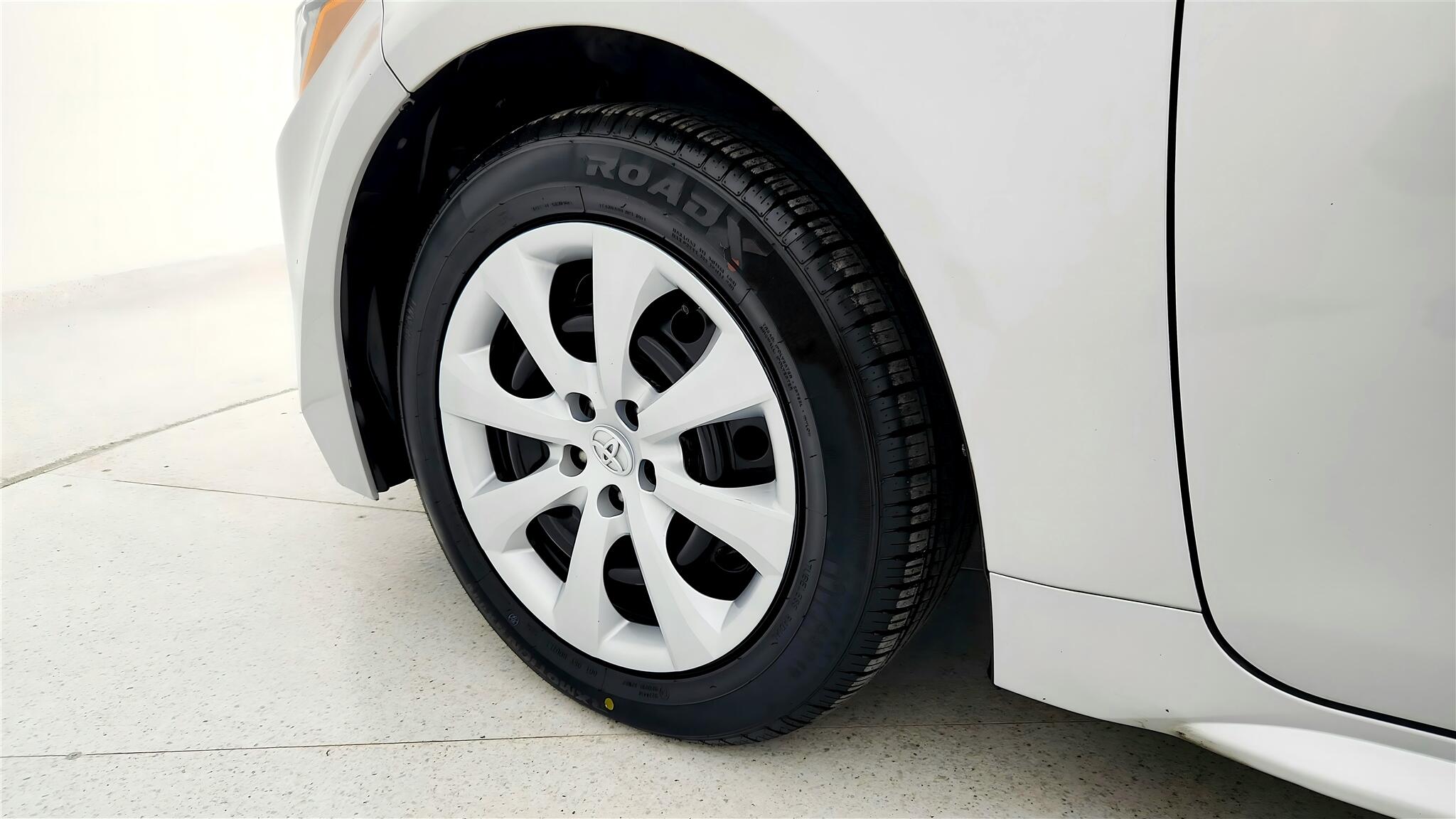Vehicle image 34 of 39