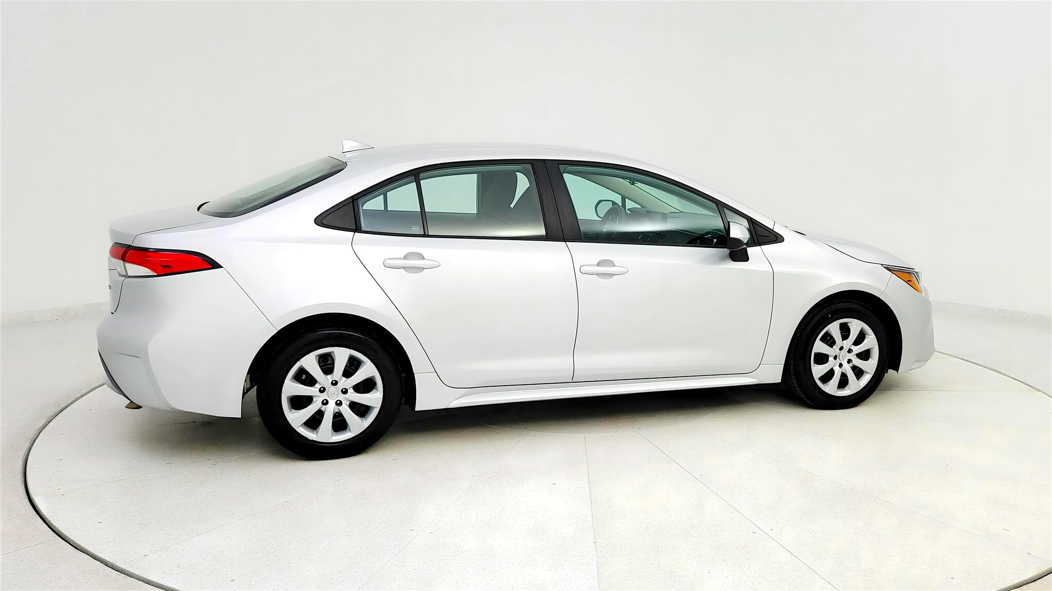 Vehicle image 10 of 39