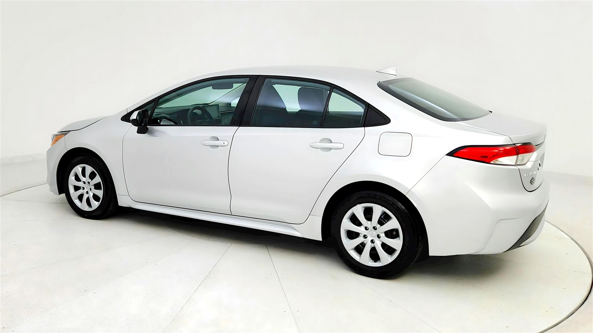 Vehicle image 13 of 39