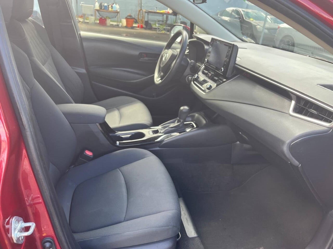 Vehicle image 21 of 40