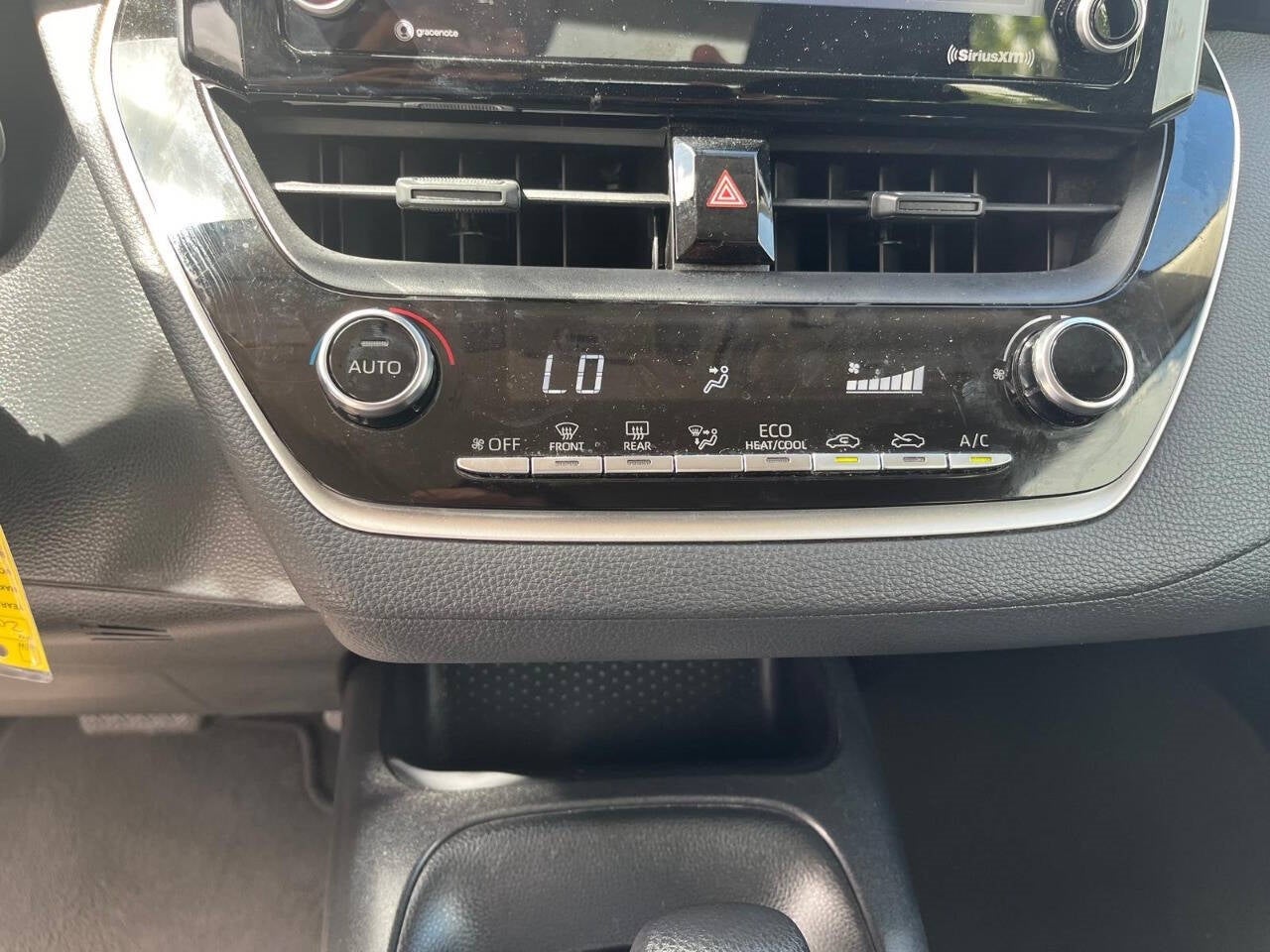 Vehicle image 32 of 40