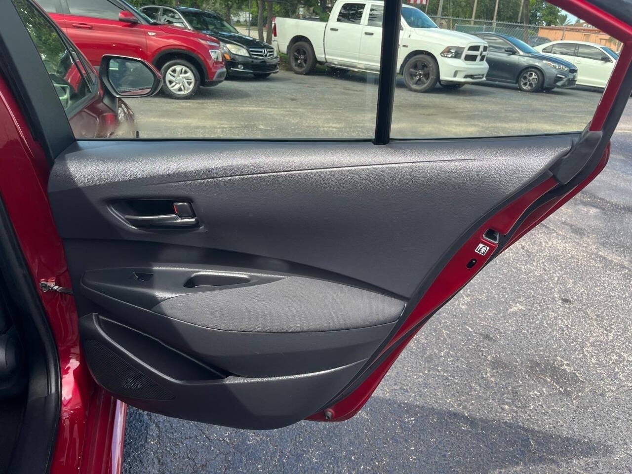Vehicle image 28 of 40