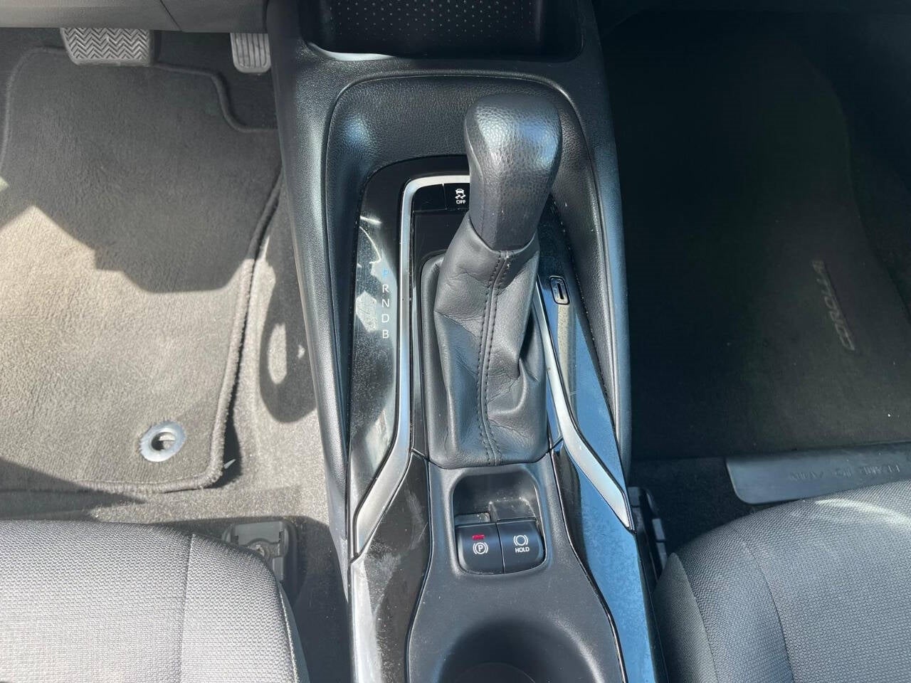 Vehicle image 26 of 40