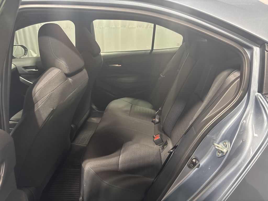 Vehicle image 32 of 41