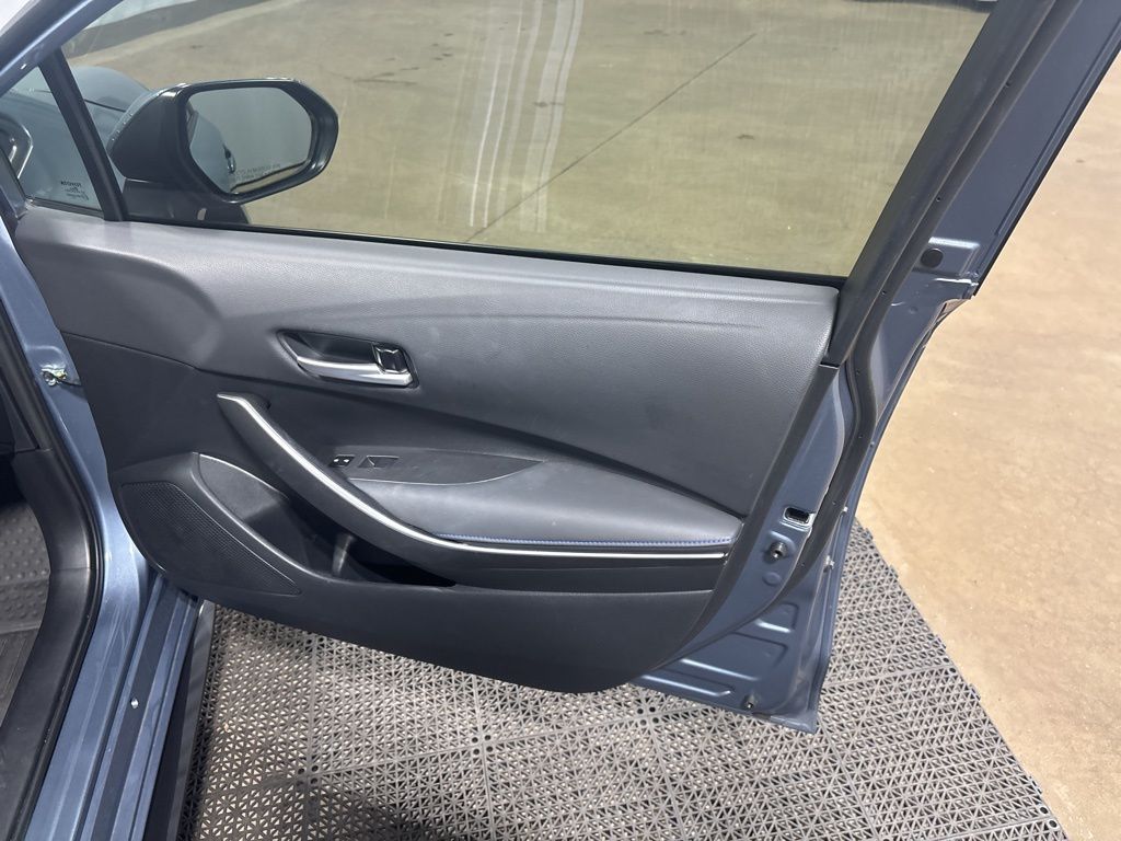 Vehicle image 27 of 41