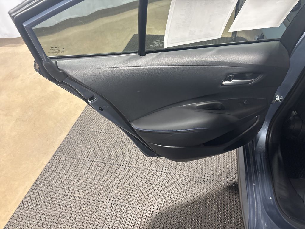 Vehicle image 33 of 41