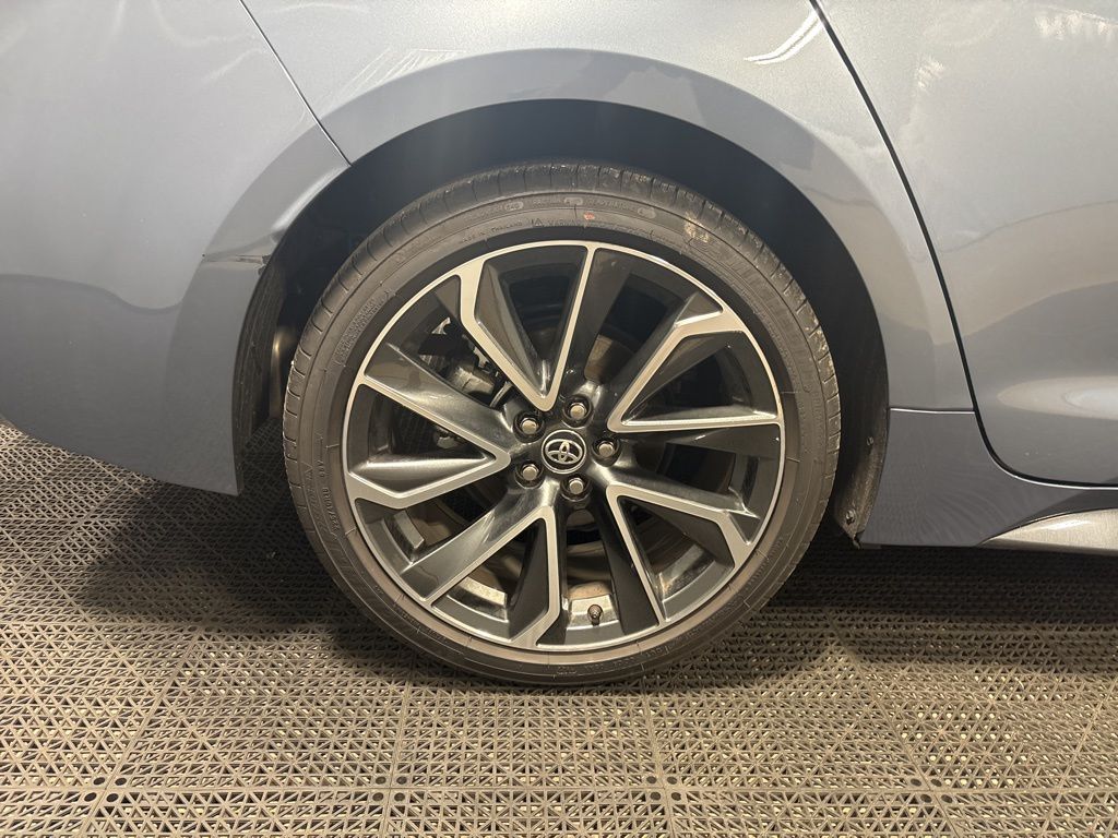 Vehicle image 10 of 41