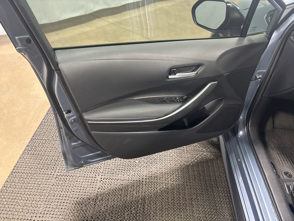 Vehicle image 24 of 41