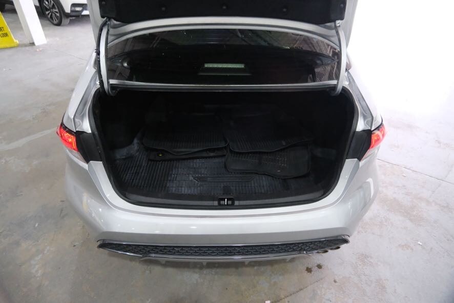Vehicle image 11 of 39