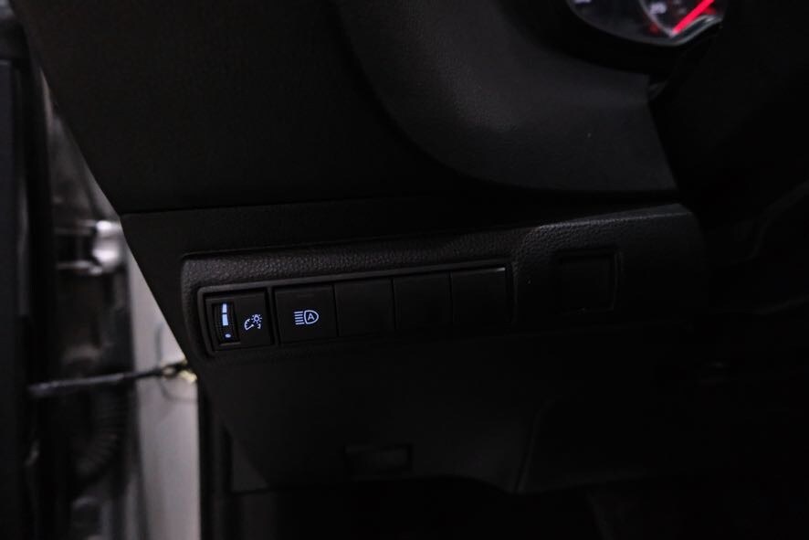 Vehicle image 34 of 39