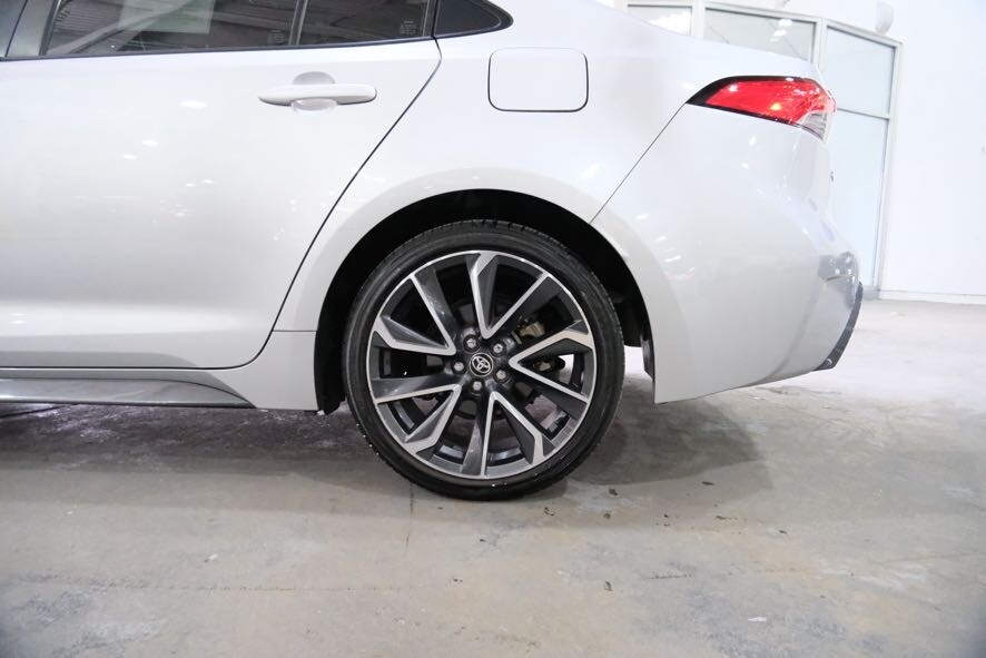 Vehicle image 10 of 39