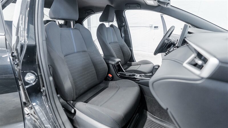 Vehicle image 12 of 18