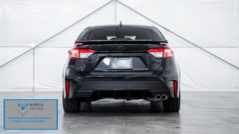 Vehicle image 4 of 18