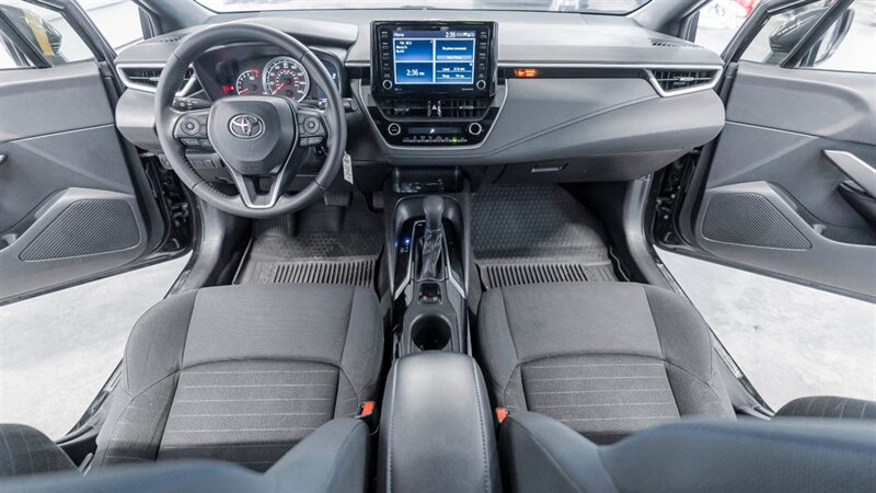 Vehicle image 10 of 18