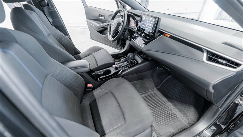 Vehicle image 13 of 18