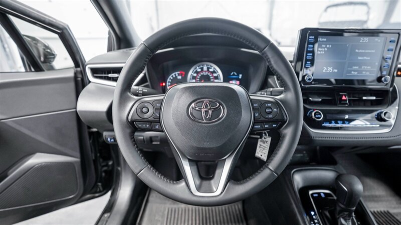 Vehicle image 14 of 18