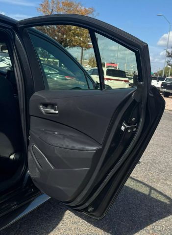 Vehicle image 11 of 19
