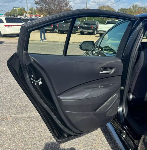 Vehicle image 9 of 19