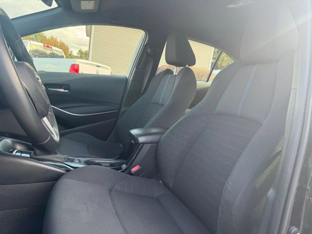 Vehicle image 8 of 19