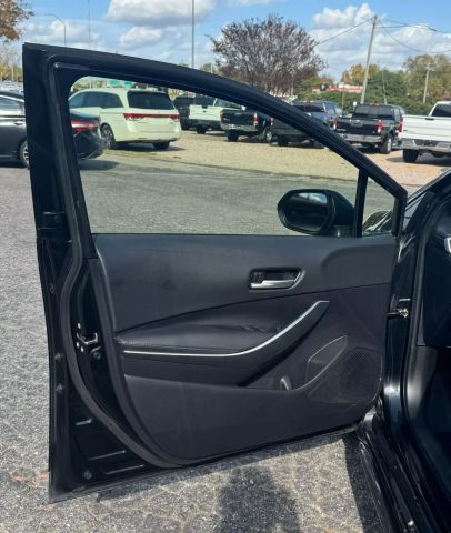 Vehicle image 7 of 19
