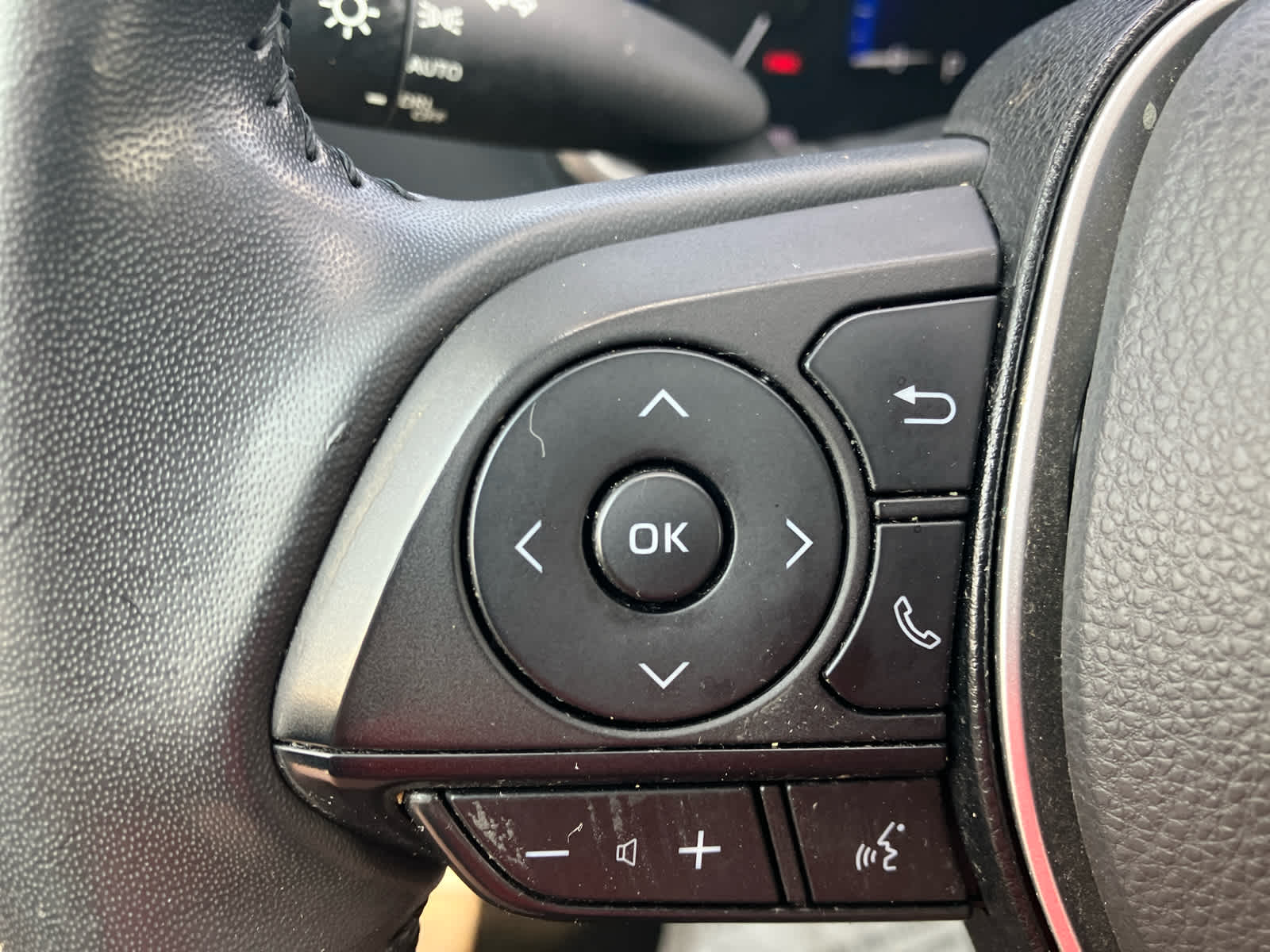 Vehicle image 16 of 31